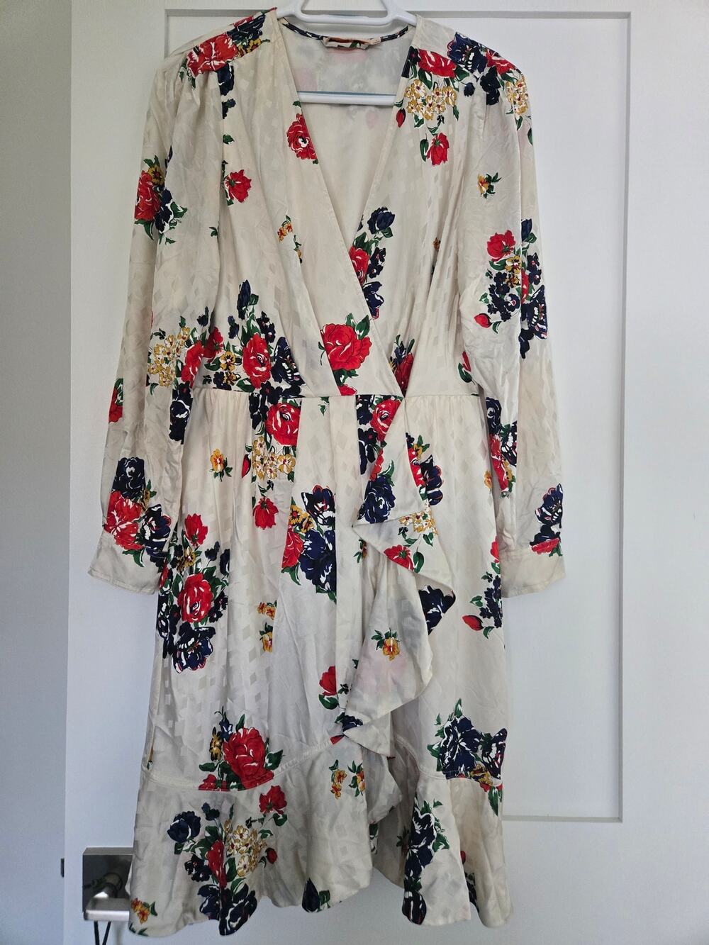 Tory Burch Printed Silk Wrap Dress Ivory Tea Rose Size 6 Floral Luxury Ruffle